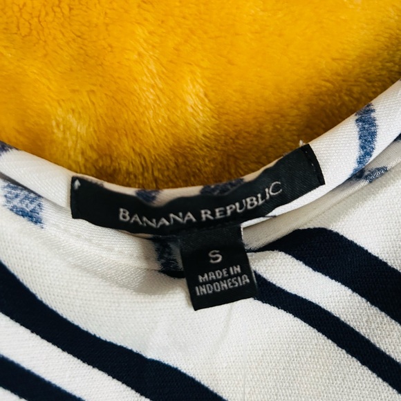 Banana Republic White and Navy Off the Shoulder Blouse - Picture 2 of 4